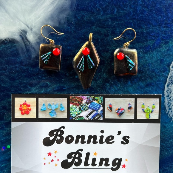 Bonnie’s Bling One Of A Kind Fused Glass Jewelry and Accessories to Wear. - Picture 10 of 15